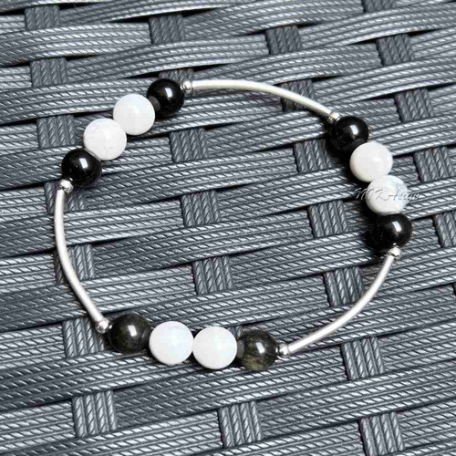 Minerální náramek (Onyx a Howlit) 20 cm