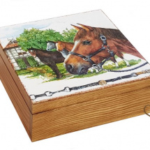 dřevěná krabička s přihrádkami na čaj nebo šperky koně u stáje
