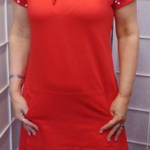Šaty s kapucí - červené s puntíky S - XXXL