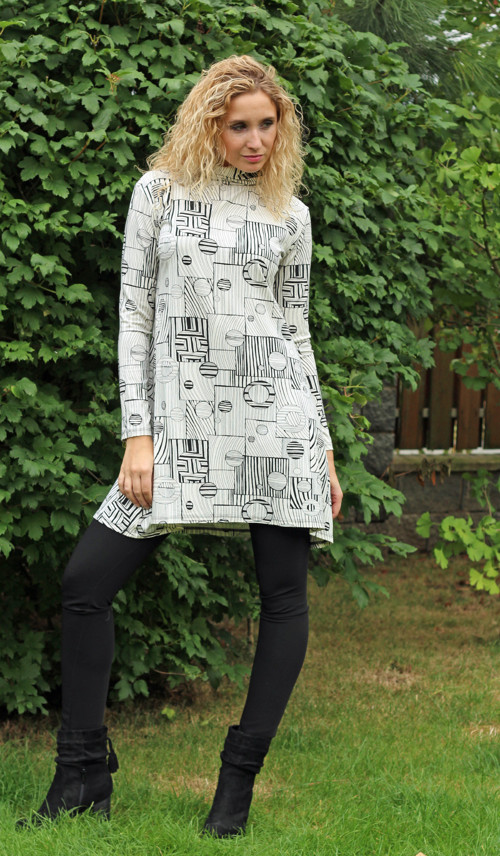 Černosmetanové zvonové šaty s dlouhým rukávem 