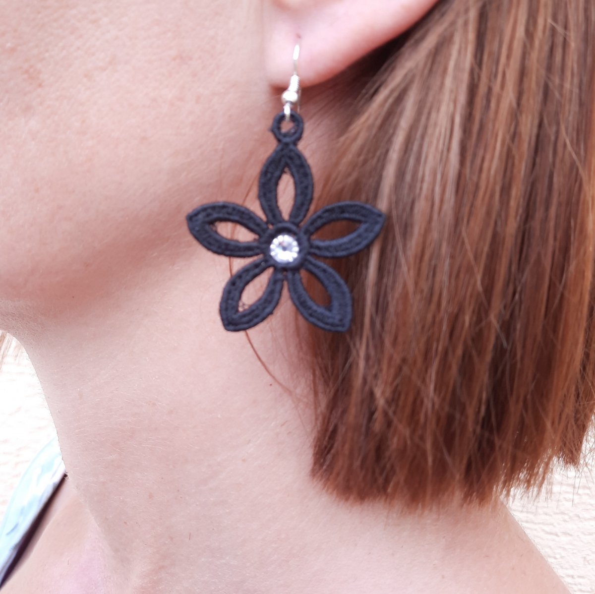 Dámske Vyšívané Krajkové Náušnice Dara Černé