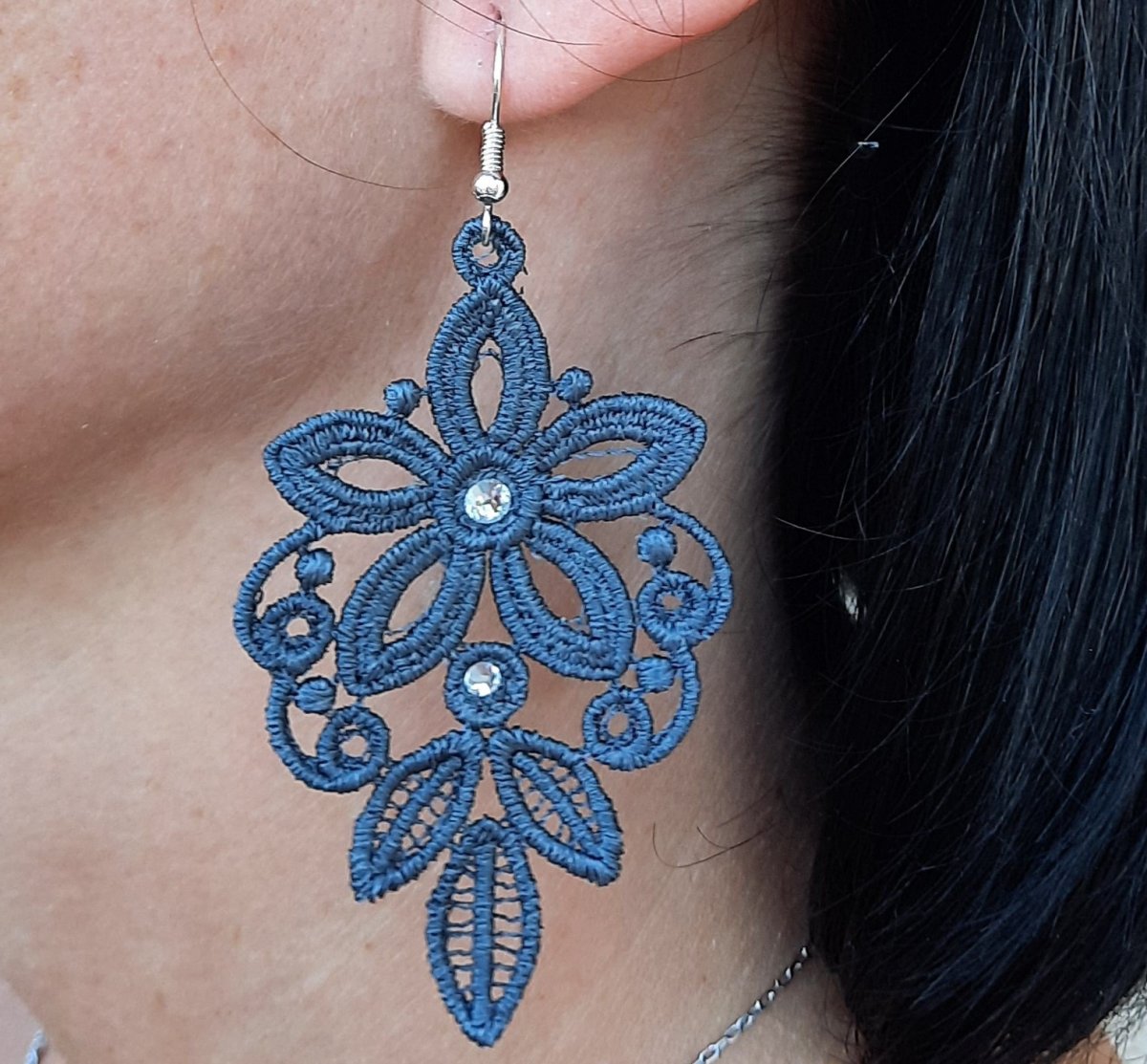 Dámske Vyšívané Krajkové Náušnice Diva Šedé