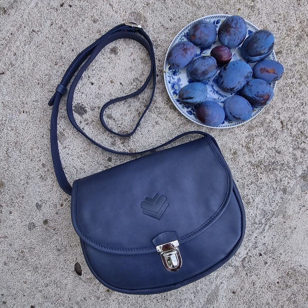 Kožená kabelka midi K27 - tmavě modrá