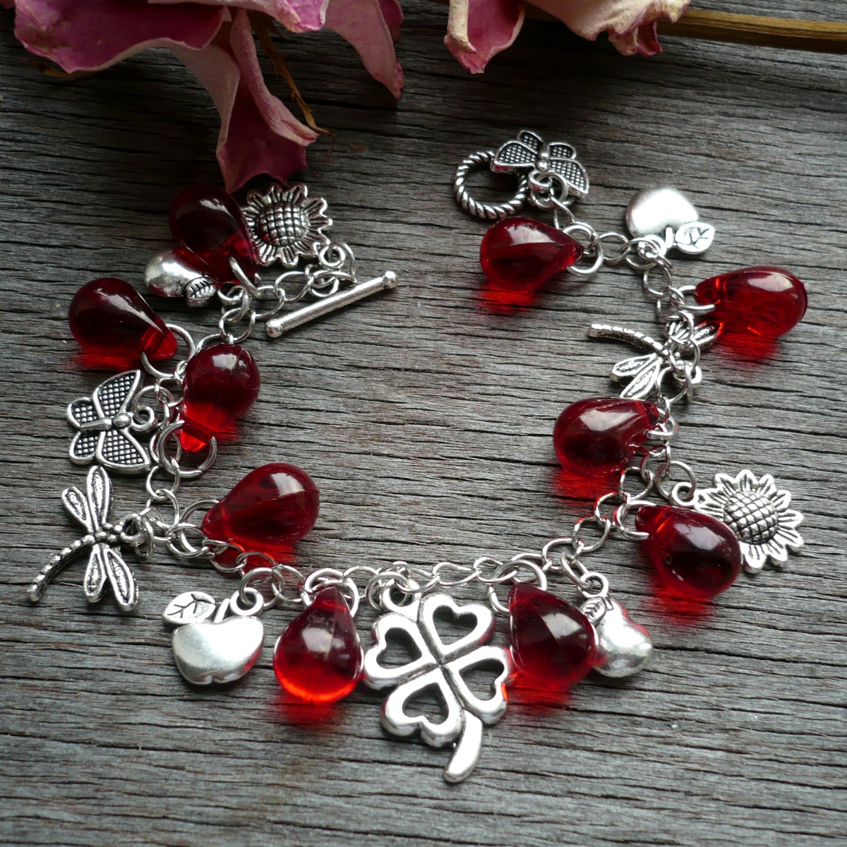 Náramek Červené kapky s jablíčky