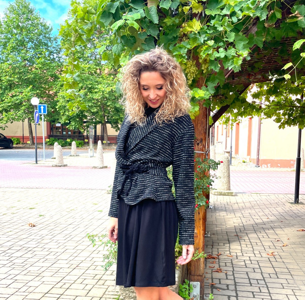 Černošedé sako s vázáním