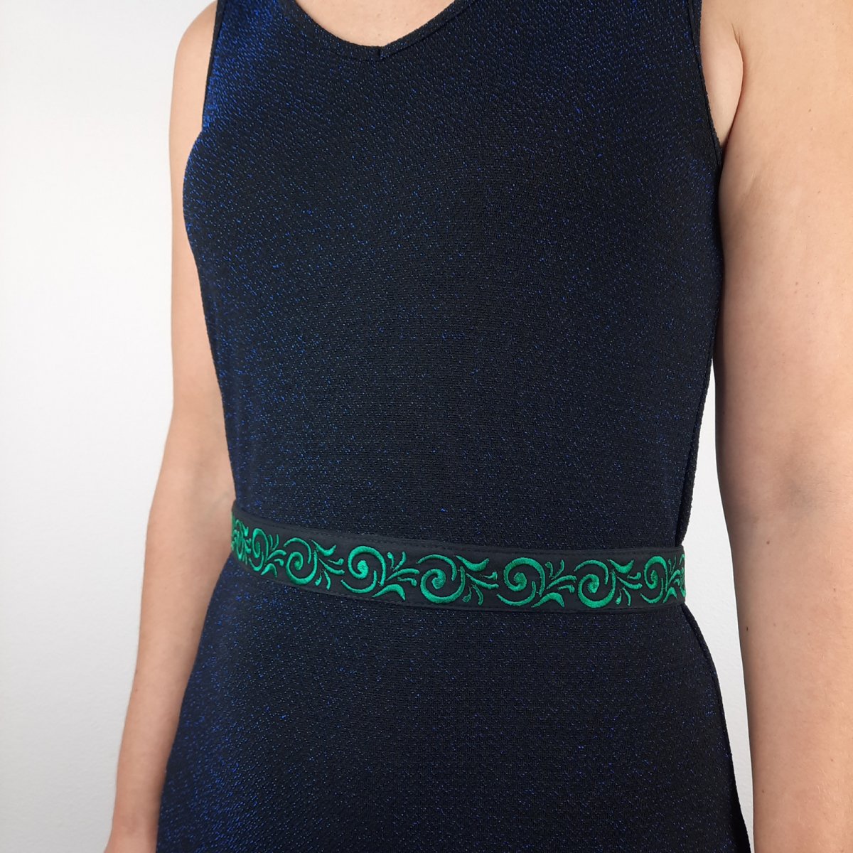 Vyšívaný Opasek ke Společenským Šatům Lisa Smaragd