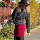 Pouzdrová řasená sukně s podšívkou vínová