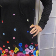 Mikinové šaty s kapucí - barevné knoflíky S - XL