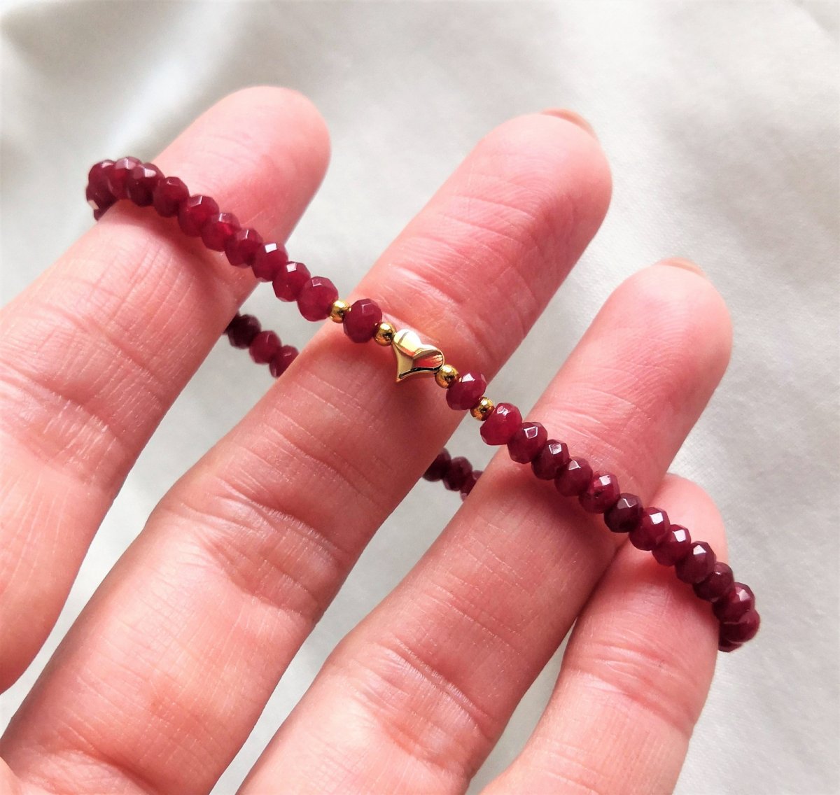 Náramek*rubín*srdíčko zlacené 24k zlatem