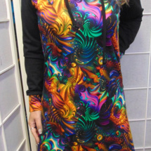 Mikinové šaty s kapucí - barevný vzor S - XXXL