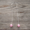 Jemné dlouhé náušnice - růžová perla