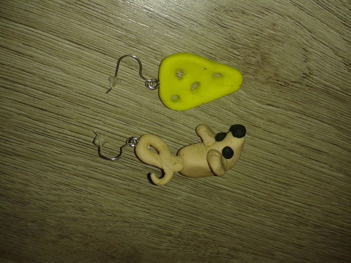 NÁUŠNICE - myš a sýr