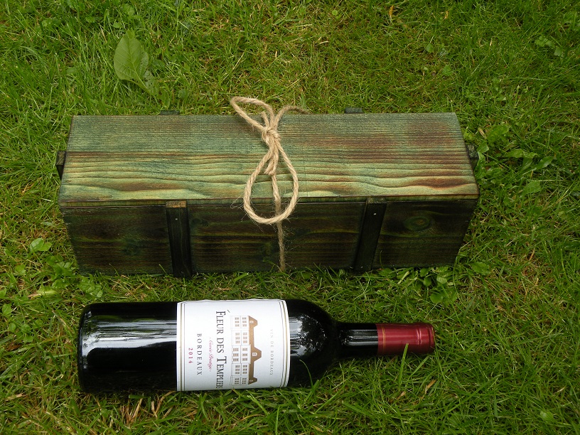 Rustikální krabice na láhev vína - krása dřeva zelená