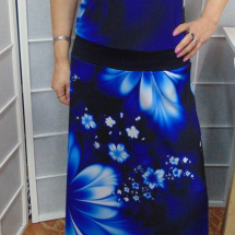 Dlouhé šaty - modré květy (polyester)