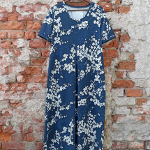 Dlouhé šaty - květy na tmavě modré, velikost XXL - VELKÝ VÝPRODEJ:)