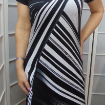 Šaty s výkrojem - černobílé, velikost S - MAXI SLEVA:)