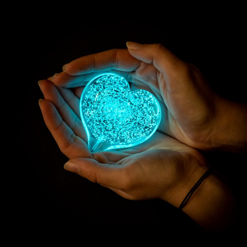 Skleněné srdce s fluorescenčním pigmentem - MODRÉ