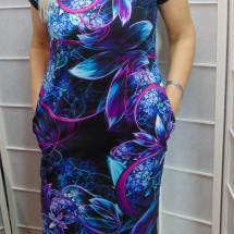 Šaty s kapsami - modrofialová abstrakce, velikost S (bavlna)