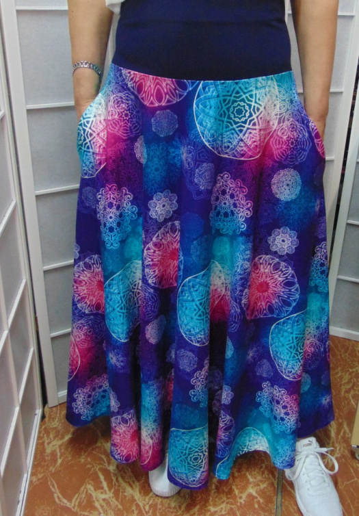 Dlouhá půlkolová sukně s vysokým pasem - mandaly (bavlna)
