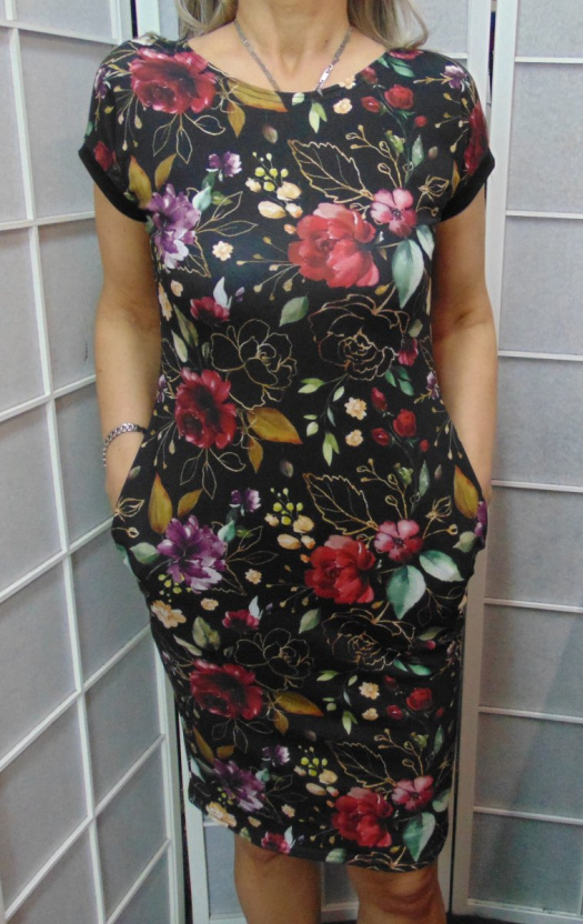 Šaty s kapsami - květy na černé (bavlna)