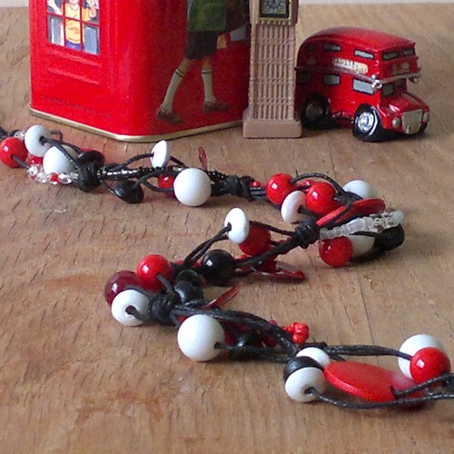 Červené dřevěné korále a náušnice