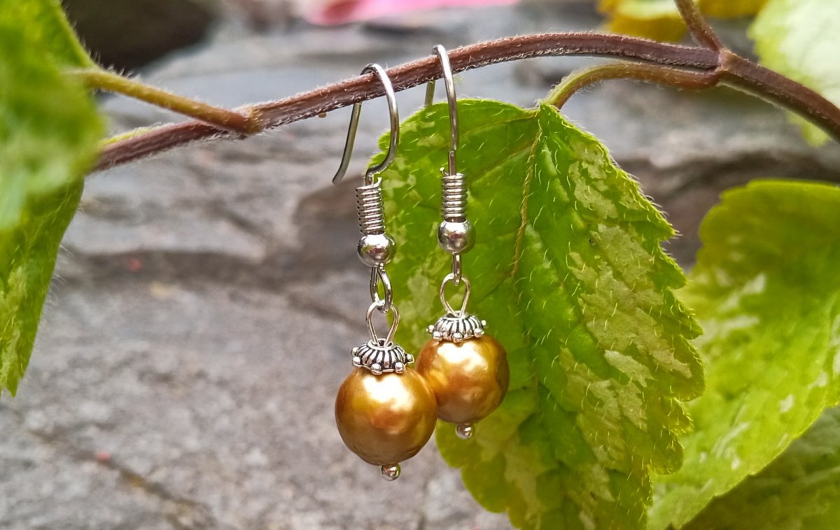 Jihomořské zlaté perly náušnice na chirurgické oceli