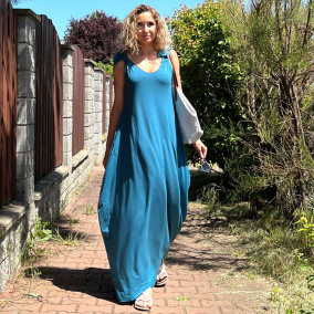 Dlouhé šaty s vázáním na ramenou petrolejové