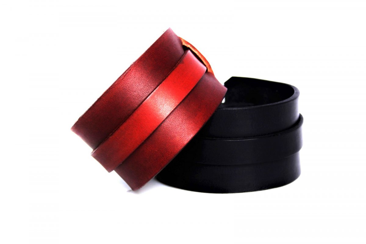 KOŽENÝ NÁRAMEK, ŠÍŘE 4 CM