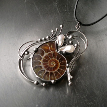 Náhrdelník Serena  (amonit + perla)