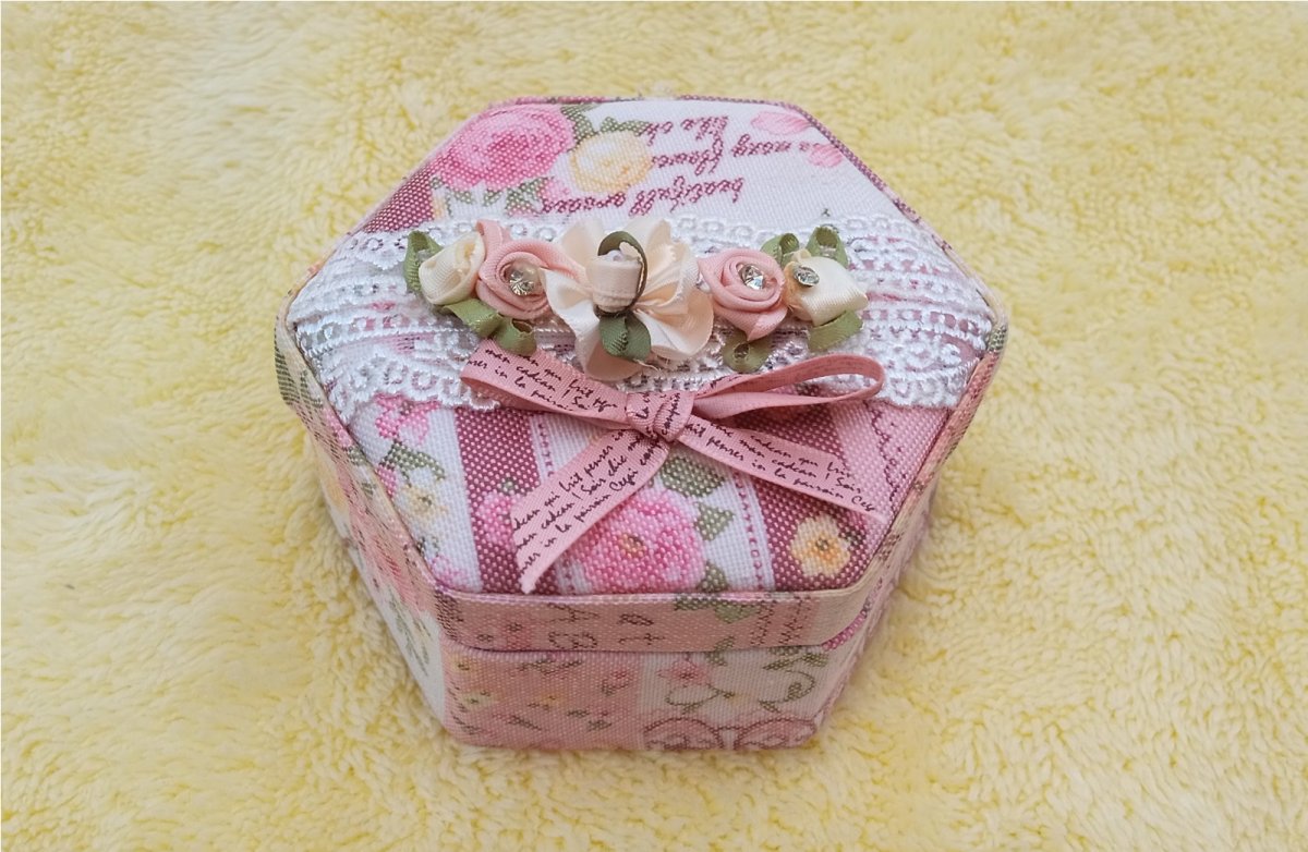 Romantická květinková šperkovnice se Swarovski krystaly