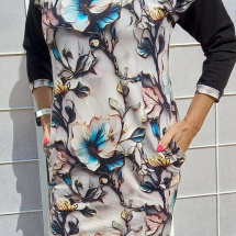 Šaty s kapsami - květy na pudrové S - XXXL