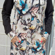 Mikinové šaty s kapucí - květy na pudrové S - XXXL