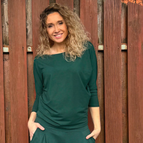 Zelená netopýří tunika s lodičkovým výstřihem