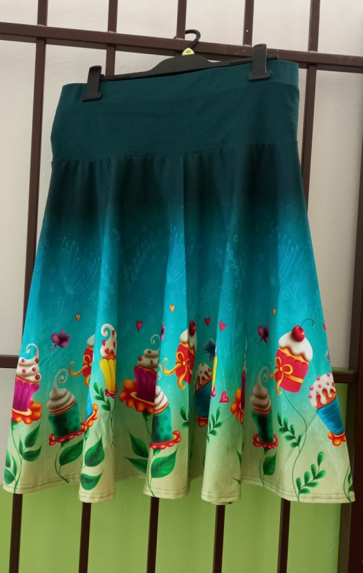 Půlkolová sukně s vysokým pasem - dortíky, velikost L/XL ***DOPRODEJ***