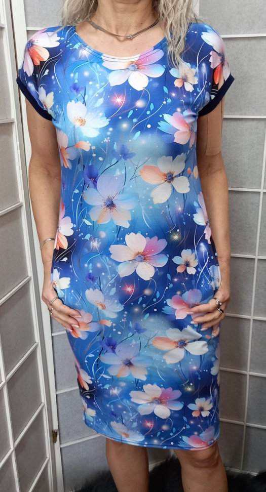 Šaty s kapsami - květy na modré (bavlna)
