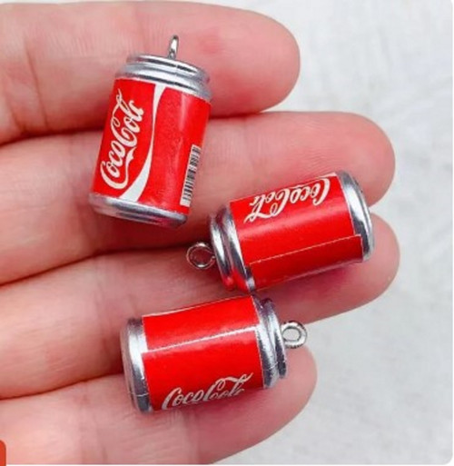 Přívěsek Coca Cola 23*12 mm