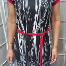 Šaty s páskem - černobílé s červenou (umělé hedvábí)