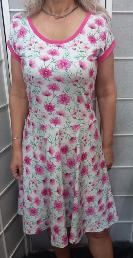 Šaty s půlkolovou sukní - růžové květy (bavlna)