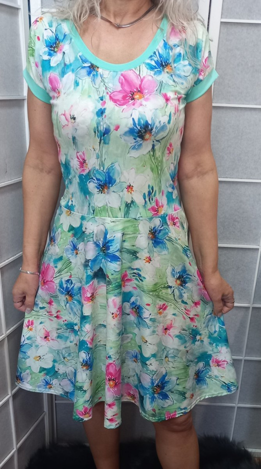 Šaty s půlkolovou sukní - květy (bavlna)