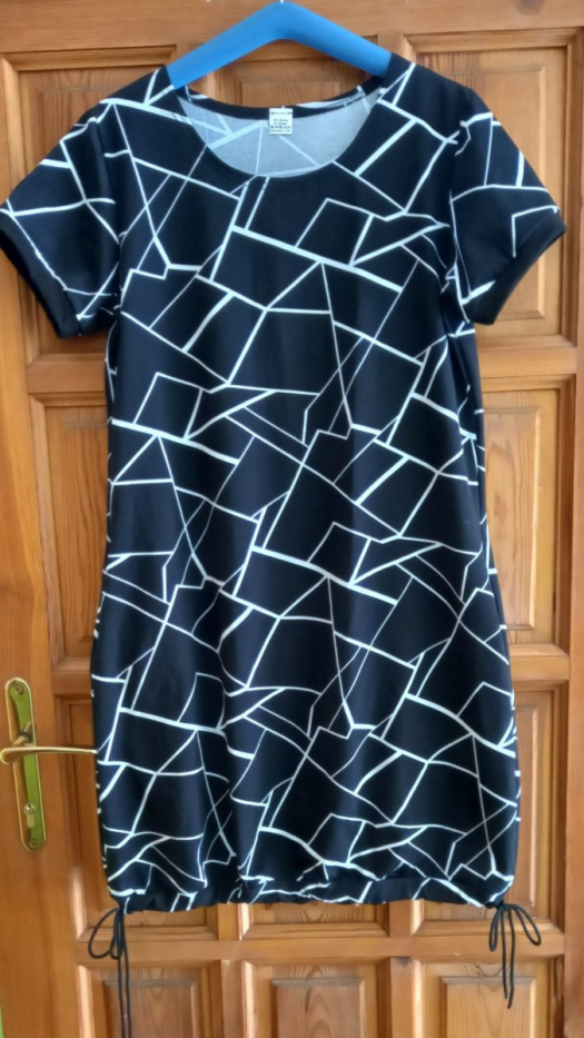 Šaty s kapsami do lemu - černobílý vzor (bavlna)