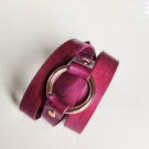 Fialový kožený wrap náramek s růžovým kováním