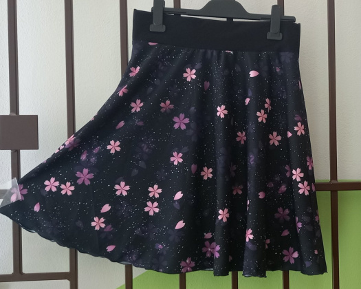 Půlkolová sukně - růžové květy (umělé hedvábí)