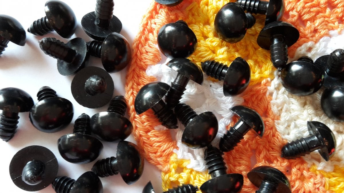 oči černé 14mm  OKO005