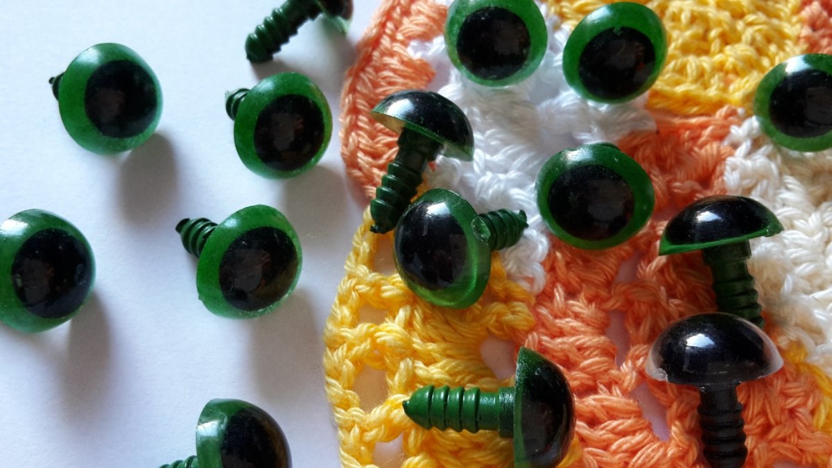 oči zelené 14mm  OKO017