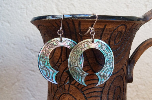 Abalone paua Novozélandská perleť na chirurgické oceli, duhové náušnice