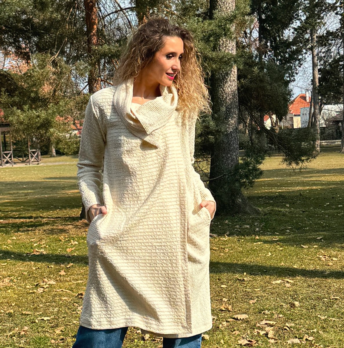 Světlý kardigan s límcem