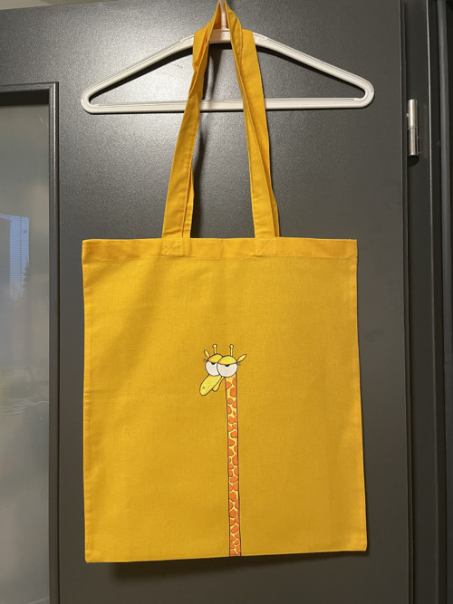 Ručně malovaná taška se smyslnou žirafou