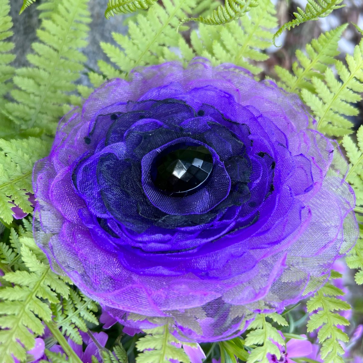 Brož fialovo-černá