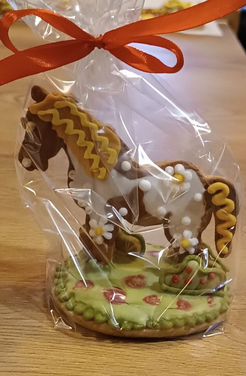 Perníkový koník na louce - dekorace