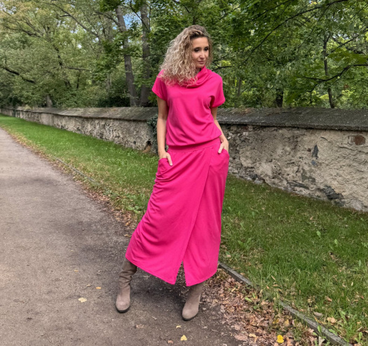 Cyklámen šaty dlouhé s rozparkem